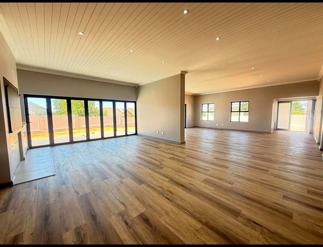 4 BEDROOM HOUSE FOR SALE IN TAFELZICHT